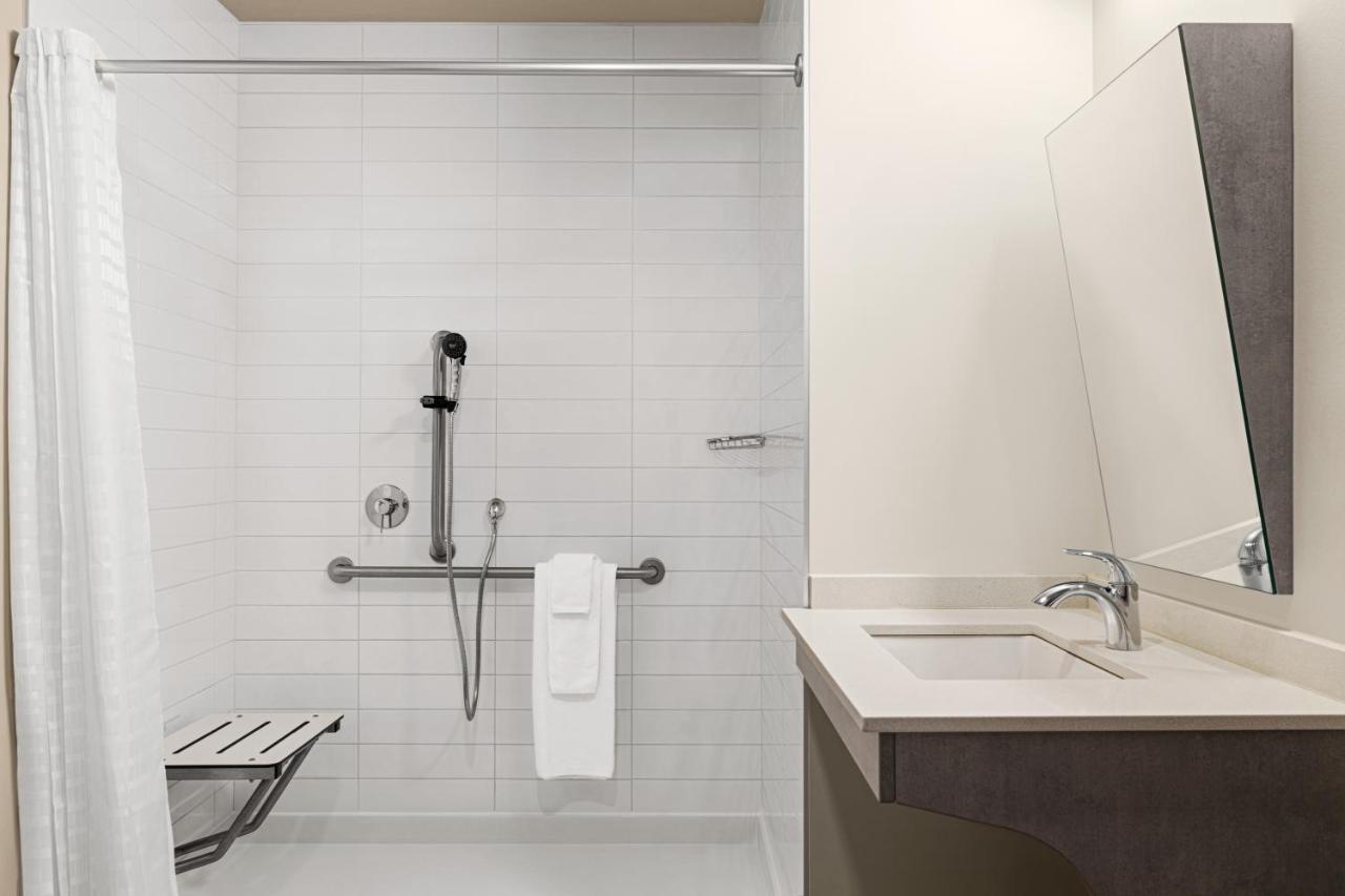 Microtel Inn & Suites By Wyndham Boisbriand Sainte-Thérèse-de-Blainville Eksteriør bilde