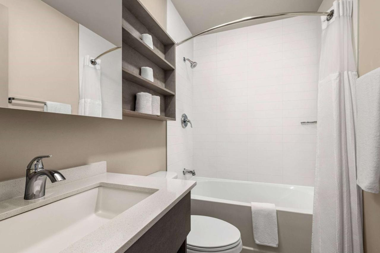 Microtel Inn & Suites By Wyndham Boisbriand Sainte-Thérèse-de-Blainville Eksteriør bilde