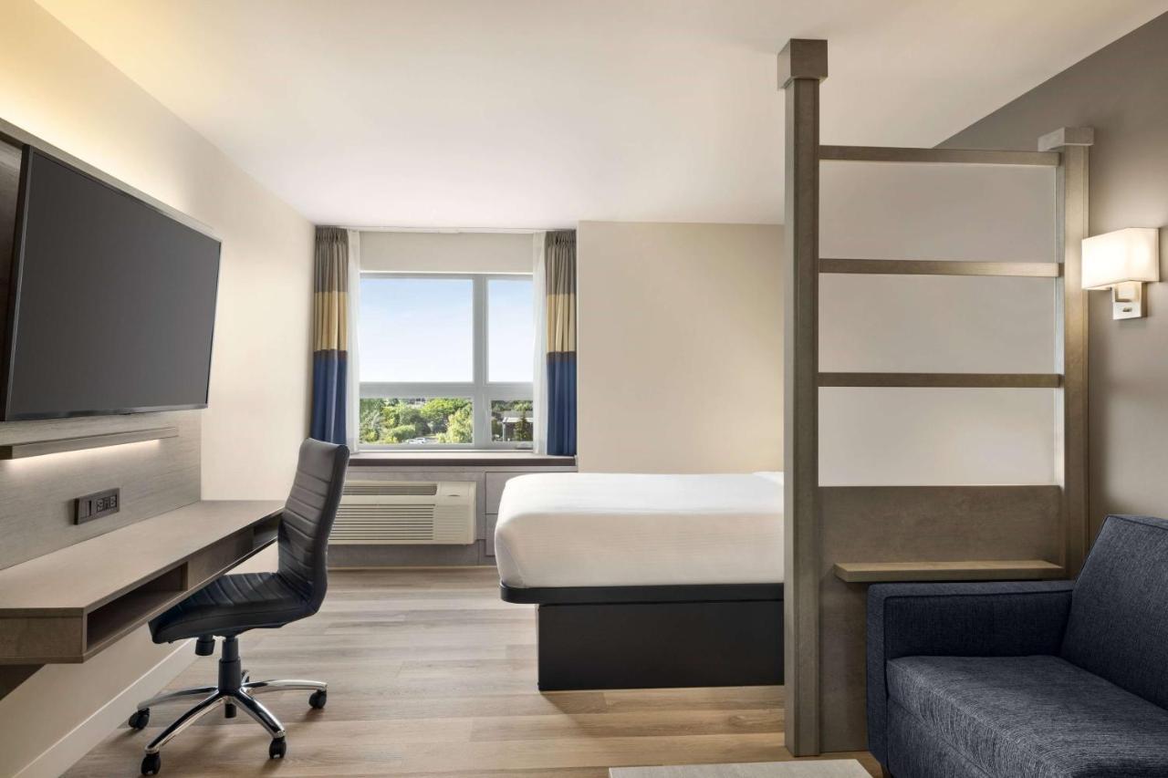 Microtel Inn & Suites By Wyndham Boisbriand Sainte-Thérèse-de-Blainville Eksteriør bilde