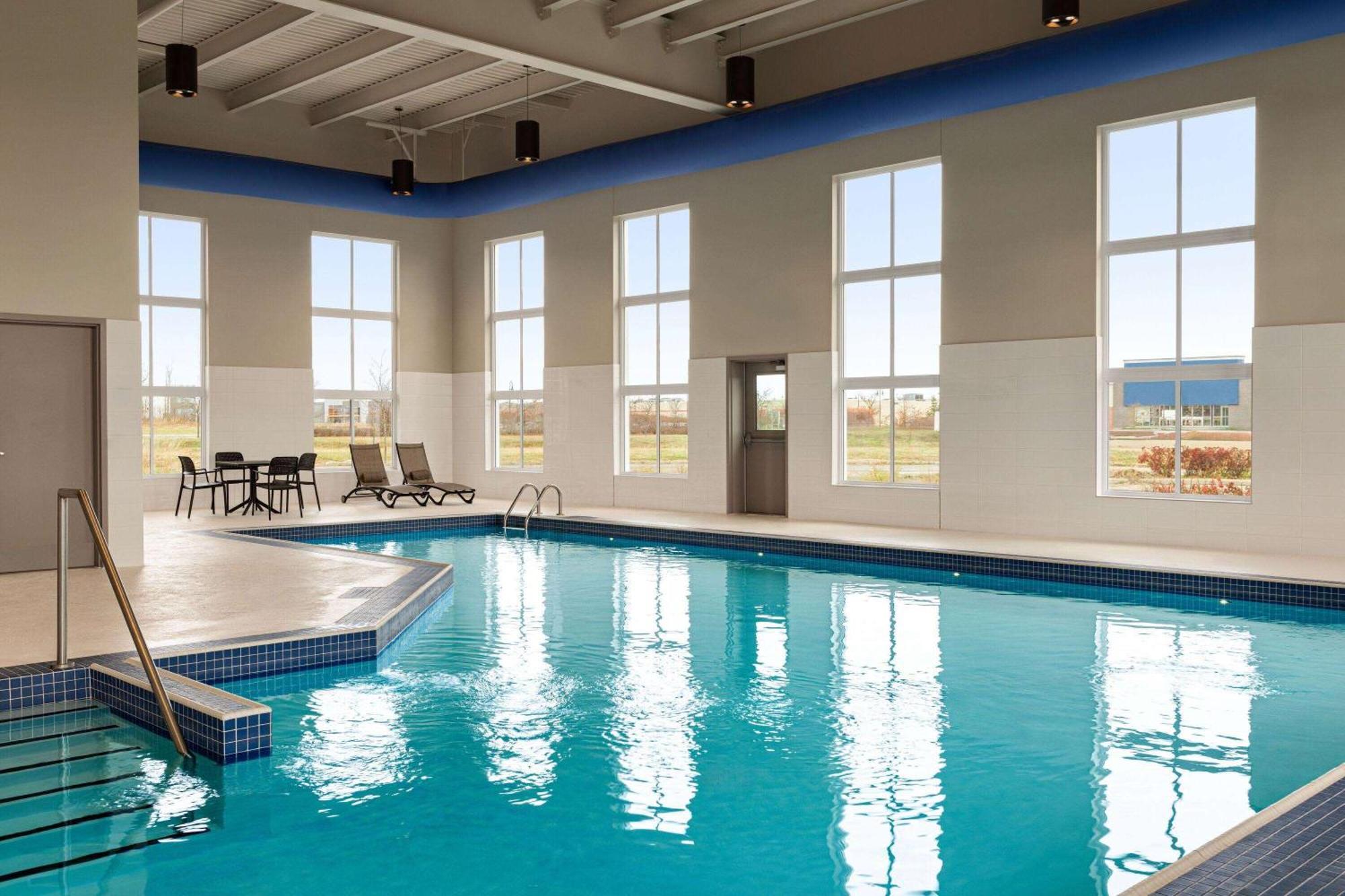 Microtel Inn & Suites By Wyndham Boisbriand Sainte-Thérèse-de-Blainville Eksteriør bilde