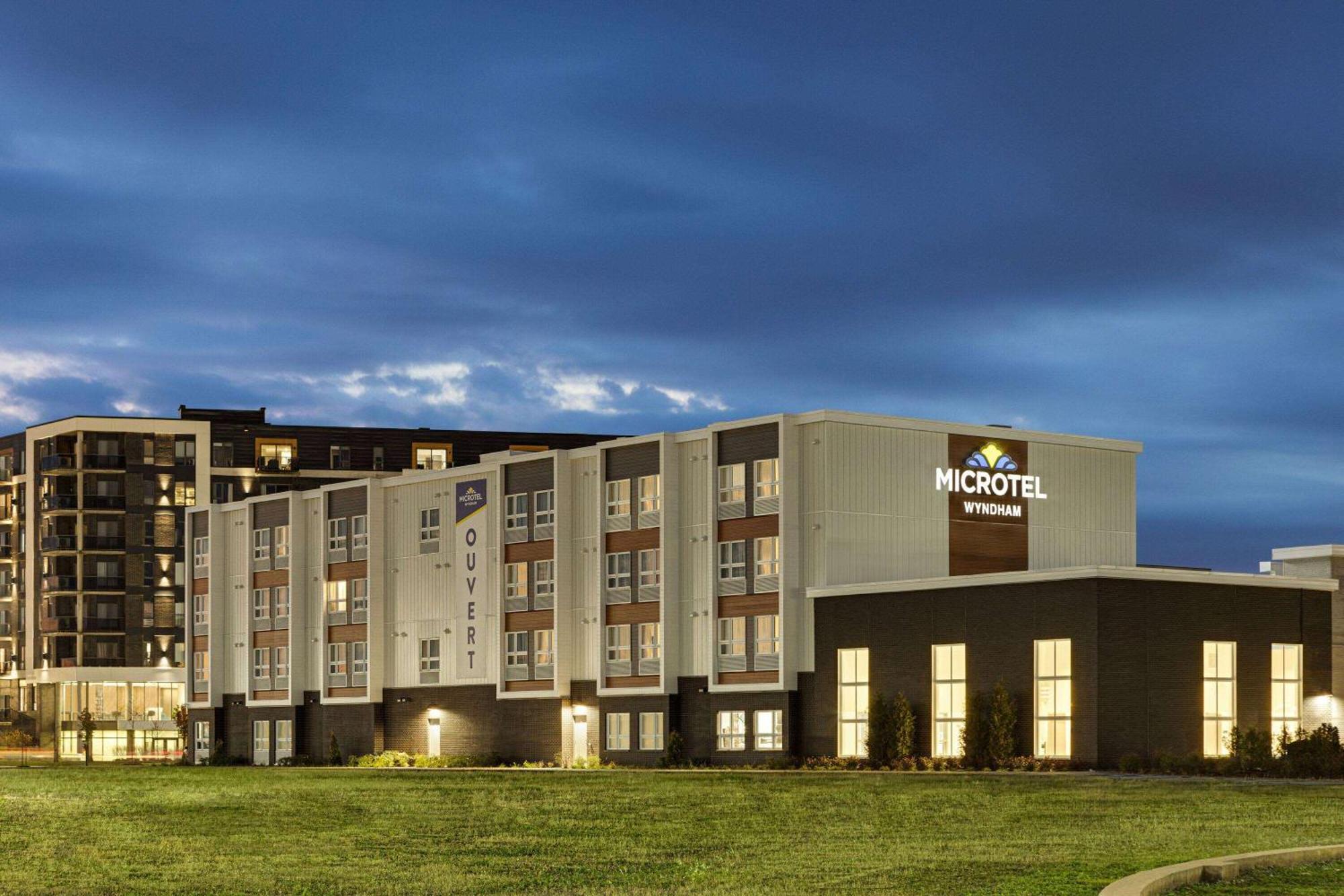 Microtel Inn & Suites By Wyndham Boisbriand Sainte-Thérèse-de-Blainville Eksteriør bilde