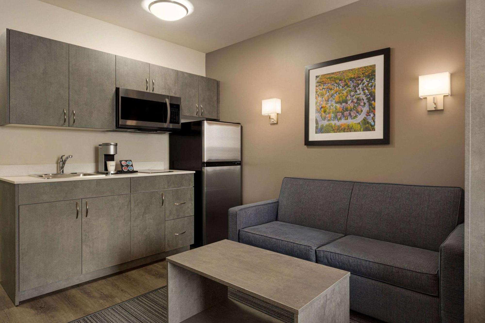 Microtel Inn & Suites By Wyndham Boisbriand Sainte-Thérèse-de-Blainville Eksteriør bilde