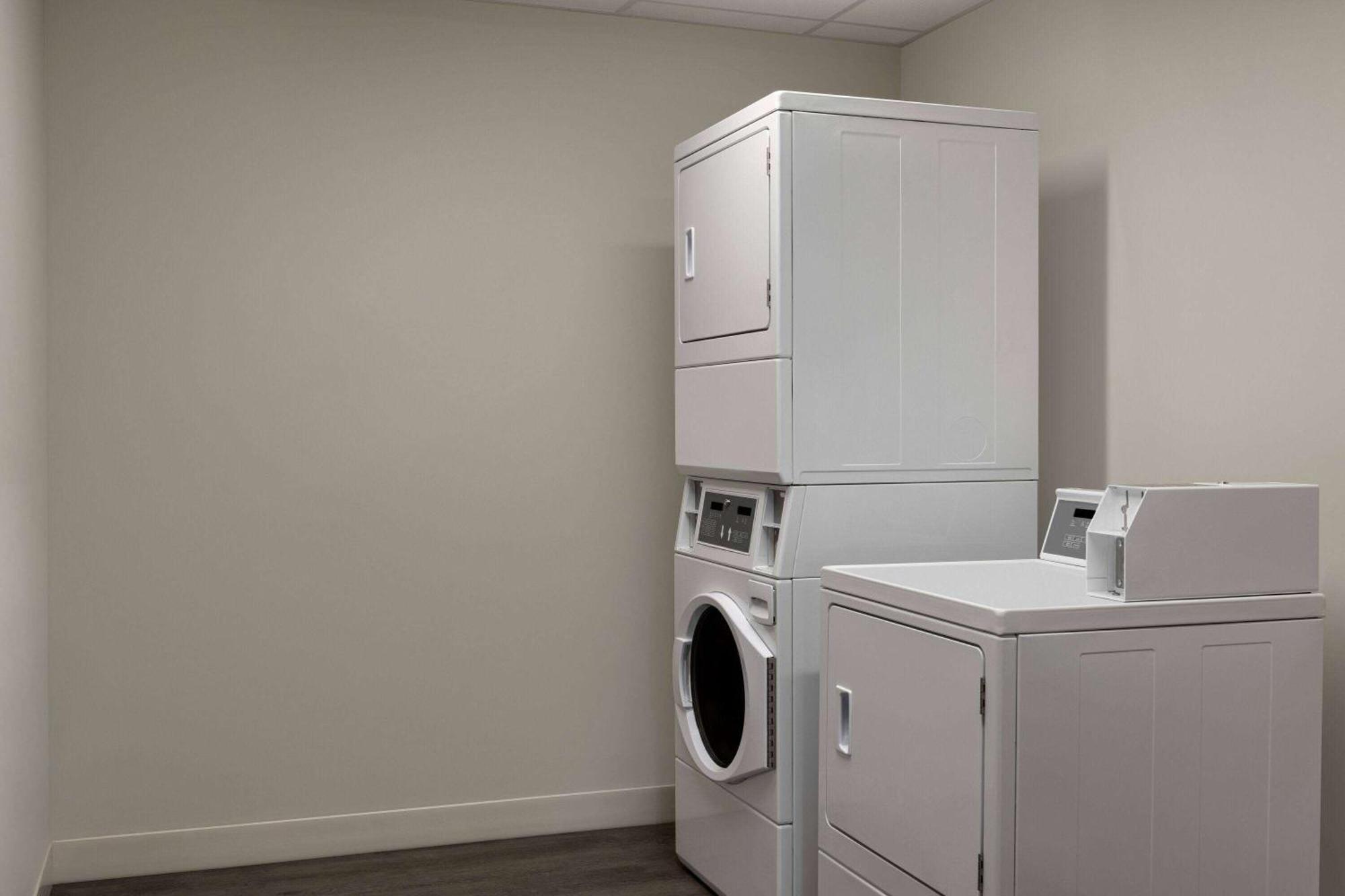 Microtel Inn & Suites By Wyndham Boisbriand Sainte-Thérèse-de-Blainville Eksteriør bilde