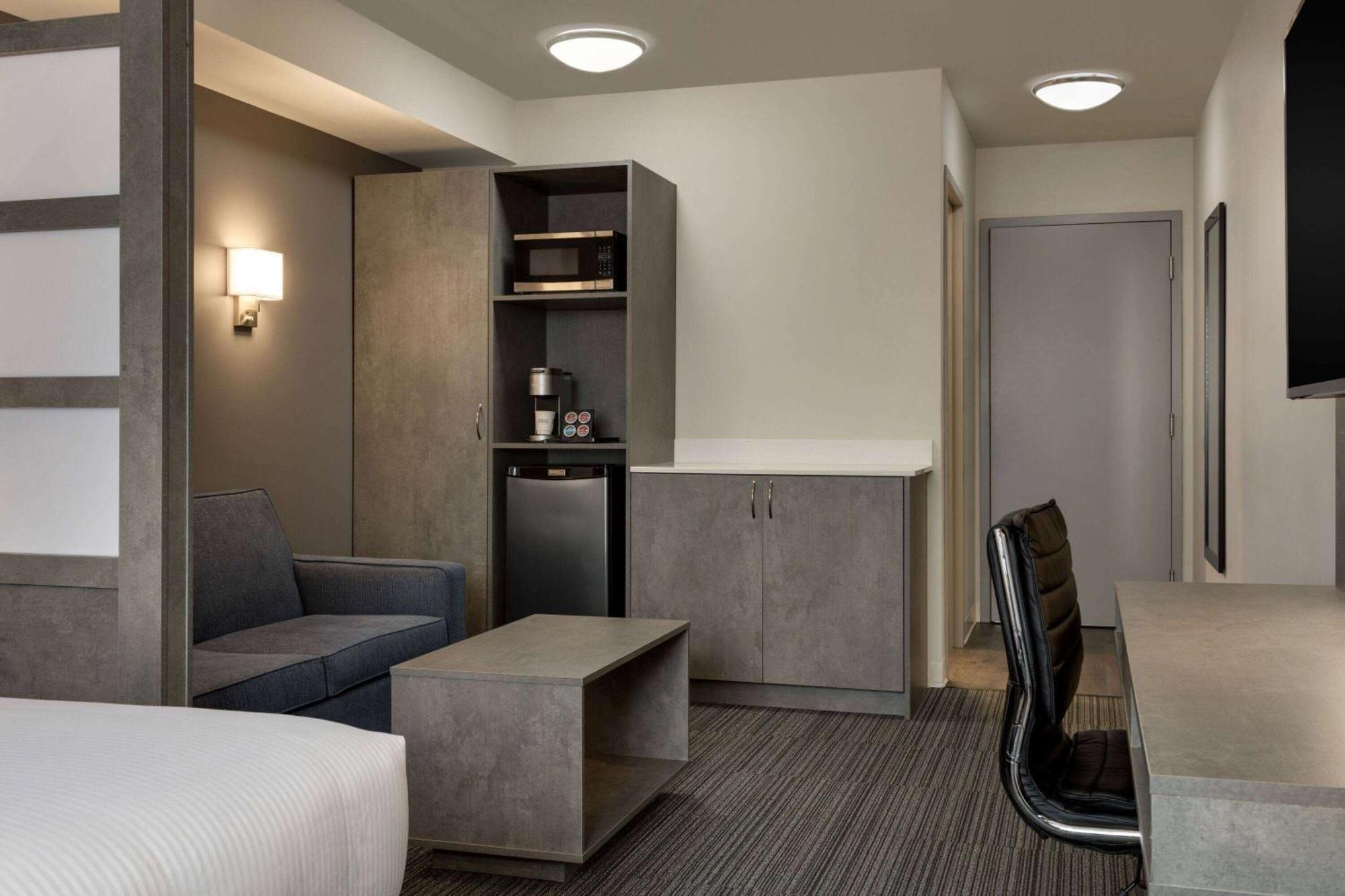 Microtel Inn & Suites By Wyndham Boisbriand Sainte-Thérèse-de-Blainville Eksteriør bilde